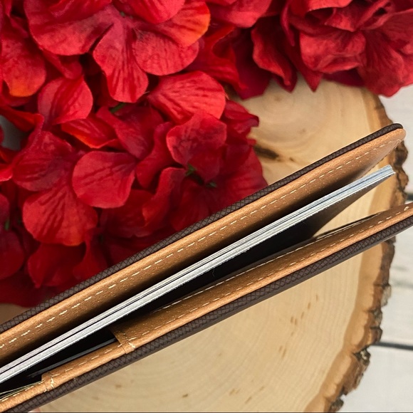 Harry Potter Hogwarts House Crest Passport Cover - Picture 10 of 14